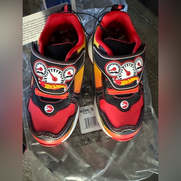 New Hot Wheels light up sneakers Toddler Boy Sz 9 Red Black Race cars 9T - Picture 1 of 14